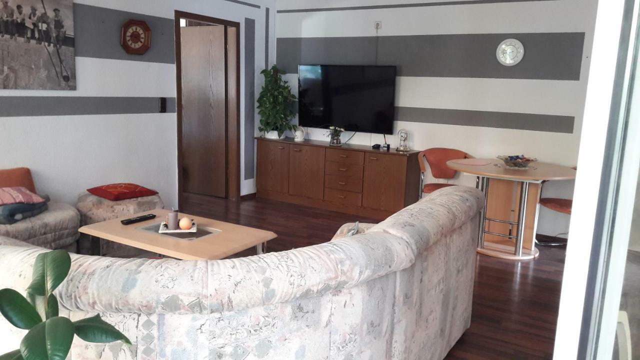 Wohnung Fuer Monteure Und Messebauer Algermissen エクステリア 写真